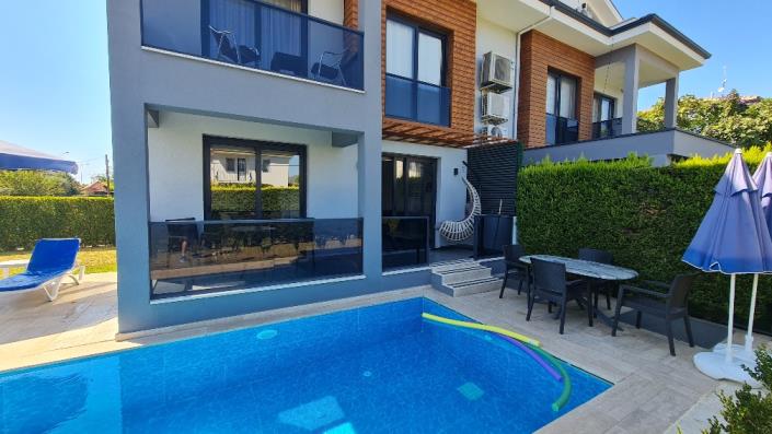 Image No.1-4 Bed Semi-Detached for sale