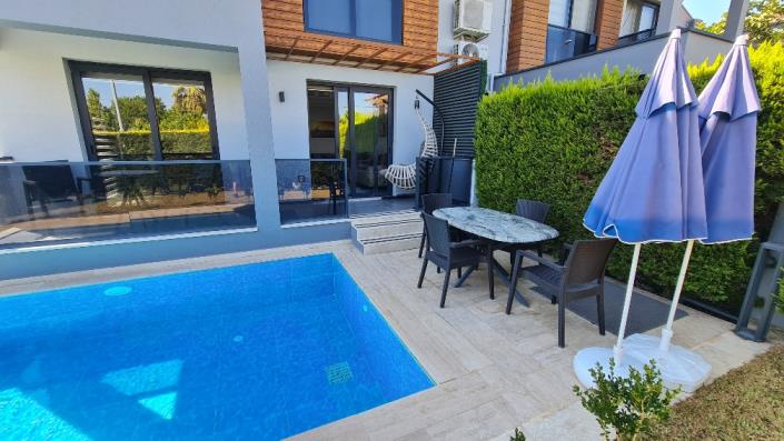 Image No.9-4 Bed Semi-Detached for sale