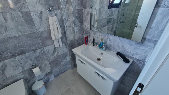 Image No.11-4 Bed Semi-Detached for sale