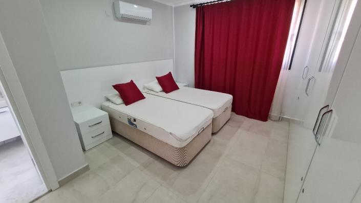 Image No.12-4 Bed Semi-Detached for sale