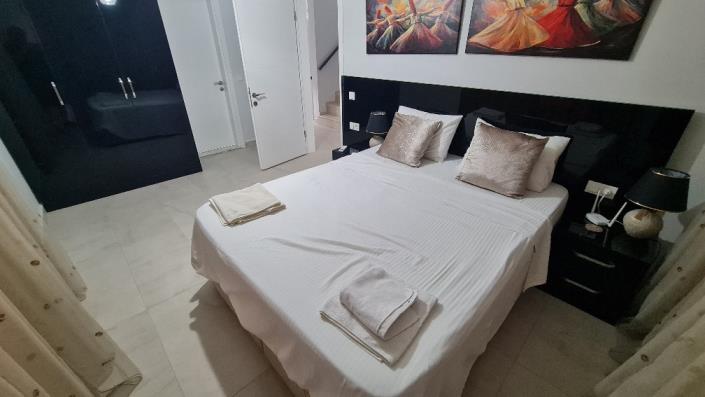 Image No.13-4 Bed Semi-Detached for sale