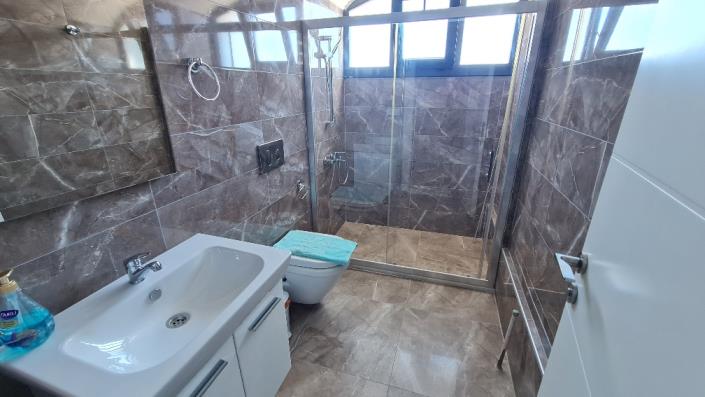 Image No.16-4 Bed Semi-Detached for sale