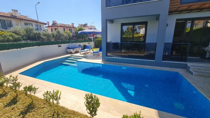 Image No.18-4 Bed Semi-Detached for sale