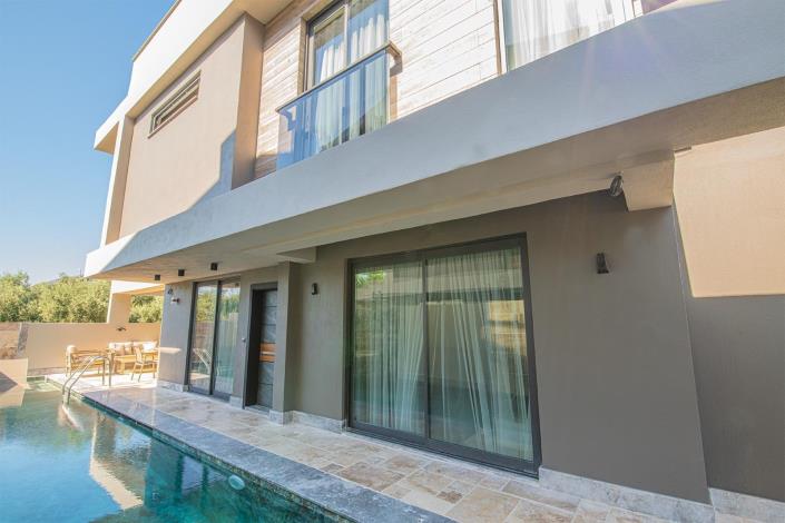 Image No.1-3 Bed Villa for sale