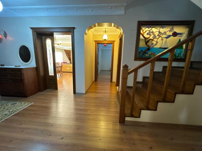 Image No.8-7 Bed Mansion for sale