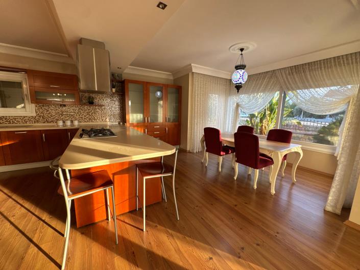 Image No.9-7 Bed Mansion for sale