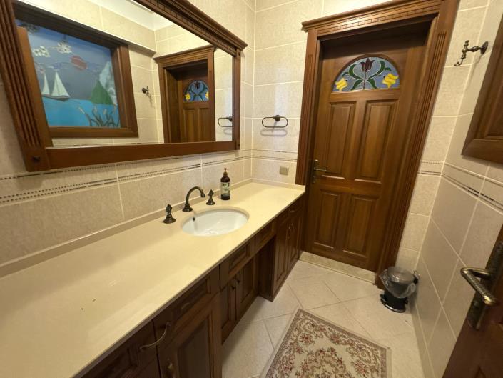 Image No.18-7 Bed Mansion for sale