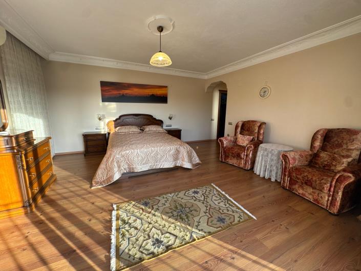 Image No.21-7 Bed Mansion for sale