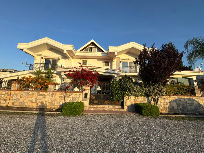 Image No.1-7 Bed Mansion for sale