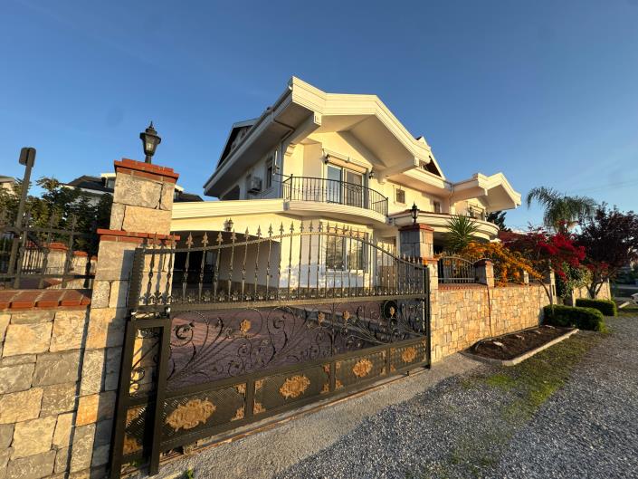 Image No.33-7 Bed Mansion for sale