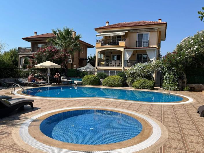 Image No.1-5 Bed House/Villa for sale