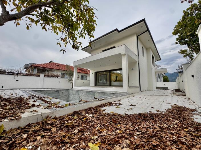 Image No.2-Villa de 4 chambres à vendre à Uzumlu