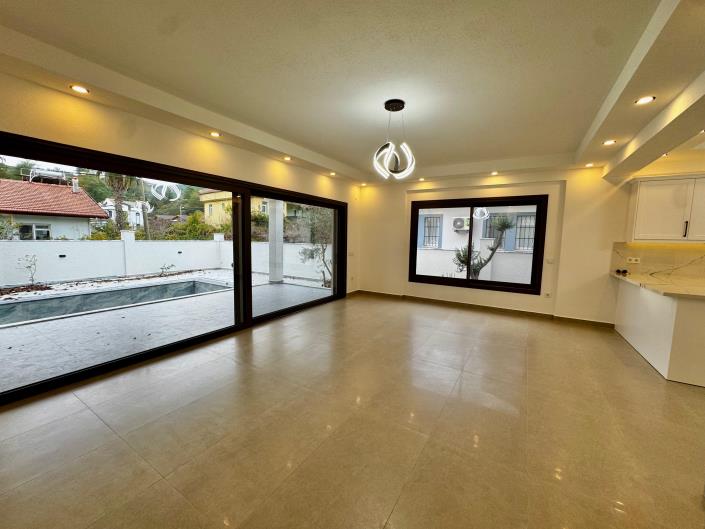 Image No.8-Villa de 4 chambres à vendre à Uzumlu