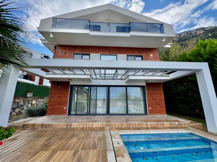 Image No.2-4 Bed Villa for sale