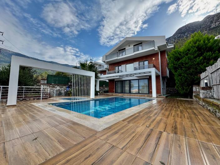 Image No.1-4 Bed Villa for sale