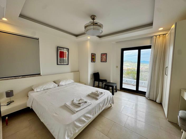 Image No.9-4 Bed Villa for sale