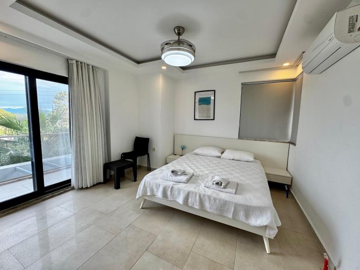 Image No.10-4 Bed Villa for sale