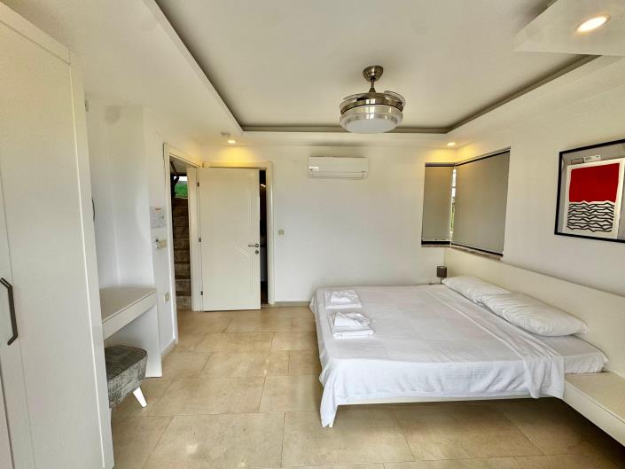 Image No.12-4 Bed Villa for sale