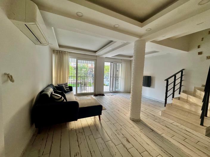 Image No.3-4 Bed Semi-Detached for sale