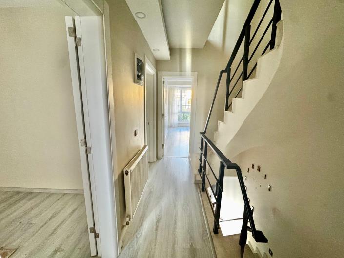 Image No.10-4 Bed Semi-Detached for sale