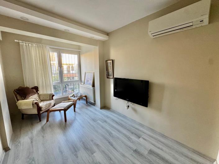 Image No.12-4 Bed Semi-Detached for sale