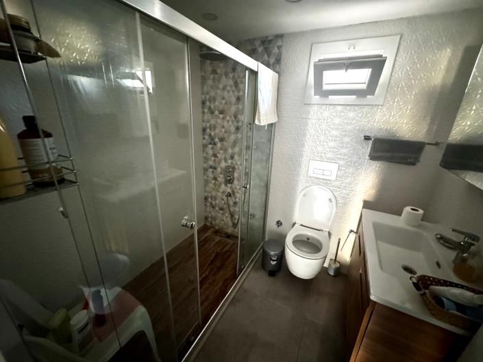 Image No.13-4 Bed Semi-Detached for sale