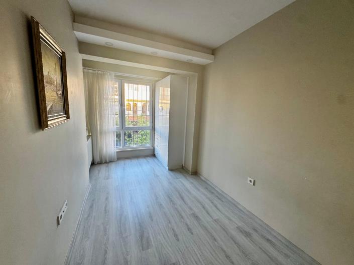 Image No.14-4 Bed Semi-Detached for sale