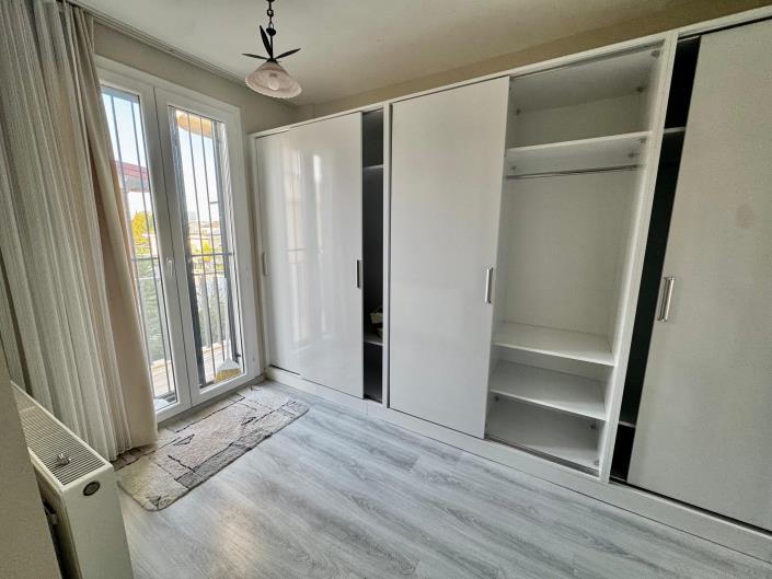 Image No.15-4 Bed Semi-Detached for sale