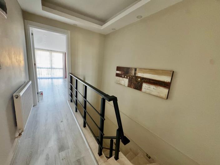 Image No.16-4 Bed Semi-Detached for sale