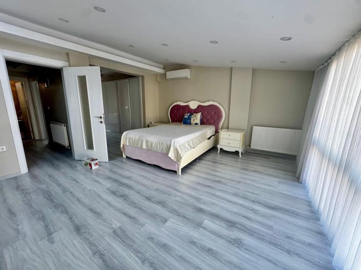 Image No.17-4 Bed Semi-Detached for sale