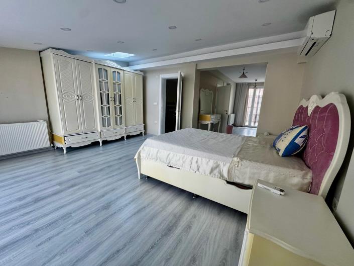 Image No.18-4 Bed Semi-Detached for sale