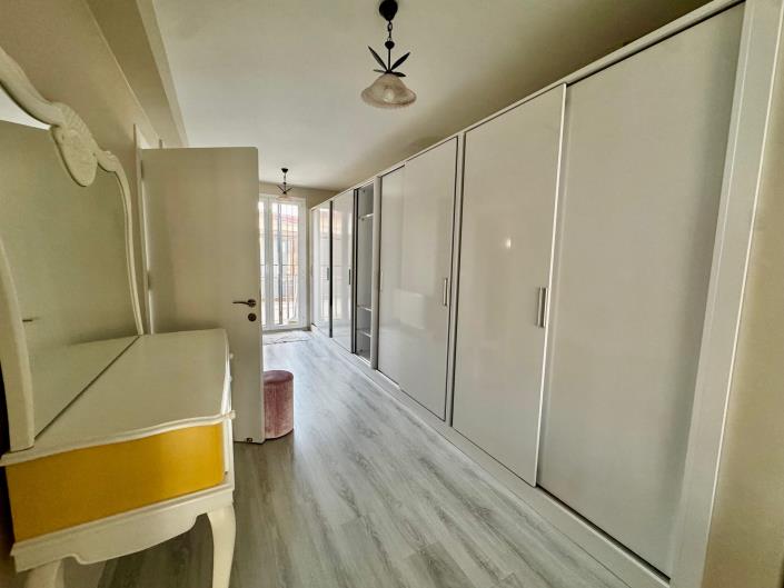 Image No.19-4 Bed Semi-Detached for sale