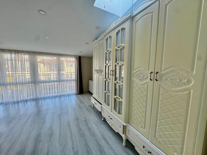 Image No.20-4 Bed Semi-Detached for sale