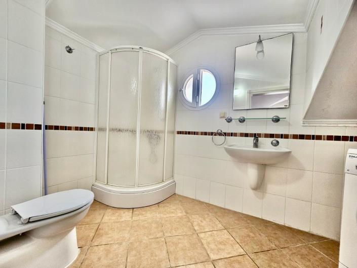 Image No.16-3 Bed Semi-Detached for sale