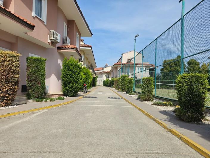 Image No.18-3 Bed Semi-Detached for sale