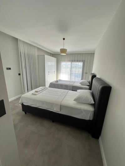 Image No.10-5 Bed Villa for sale