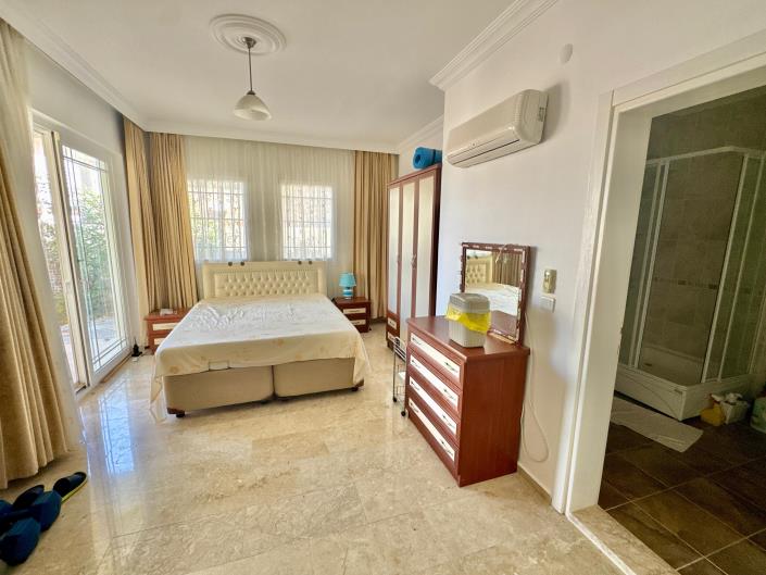 Image No.14-4 Bed Bungalow for sale