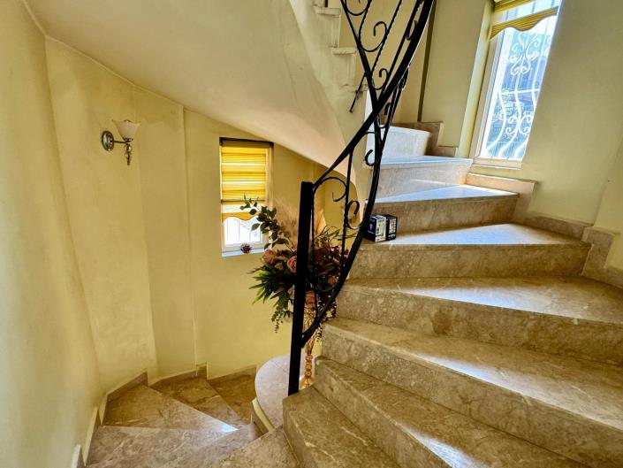 Image No.10-7 Bed Villa for sale