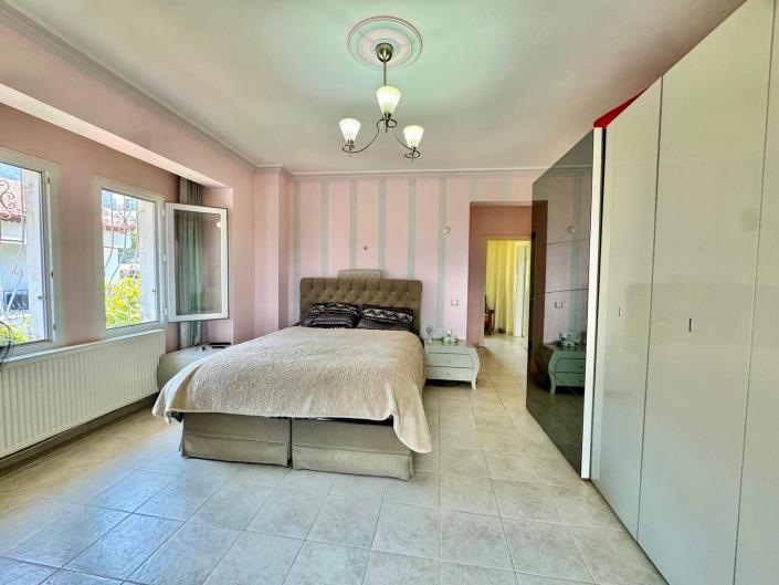 Image No.11-7 Bed Villa for sale