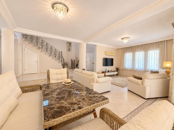 Image No.8-6 Bed Villa for sale