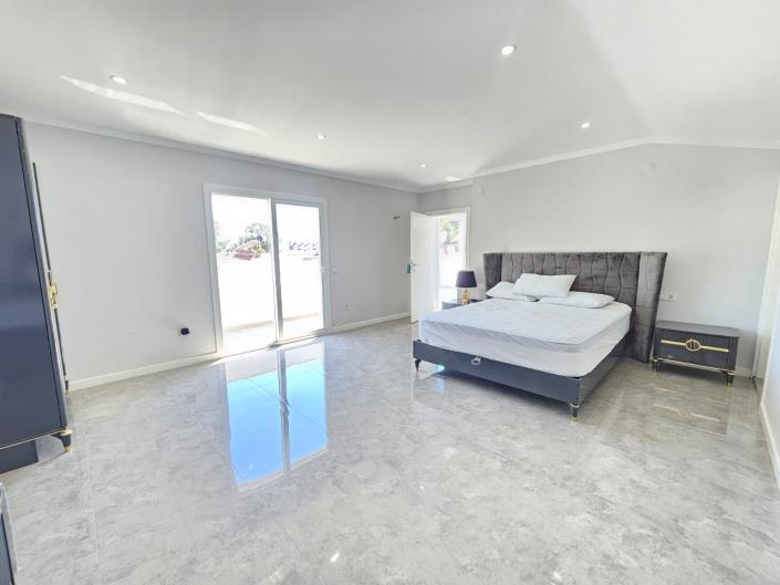 Image No.21-6 Bed Villa for sale