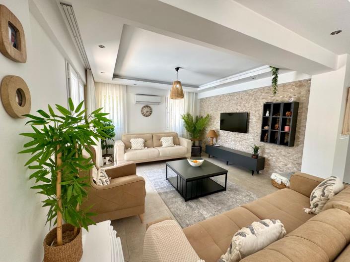 Image No.3-4 Bed Villa for sale