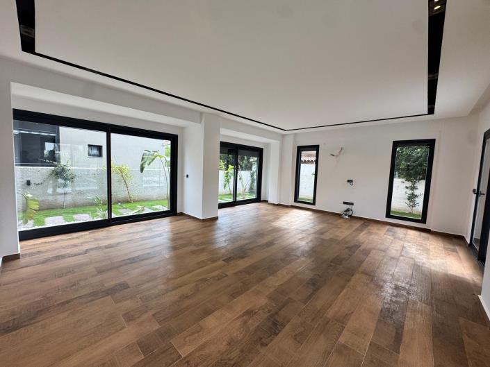 Image No.4-4 Bed Villa for sale