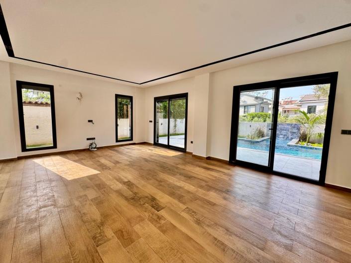Image No.9-4 Bed Villa for sale