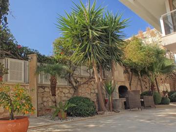 Outside-Garden-6