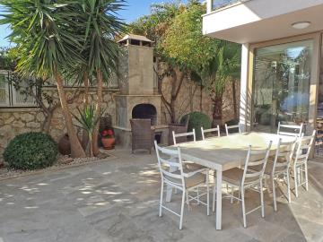 Outside-Dinning-Area-1