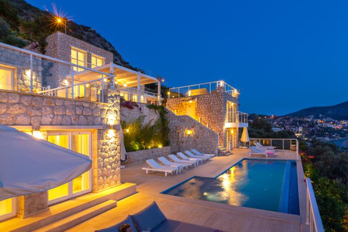 Image No.1-6 Bed Villa for sale