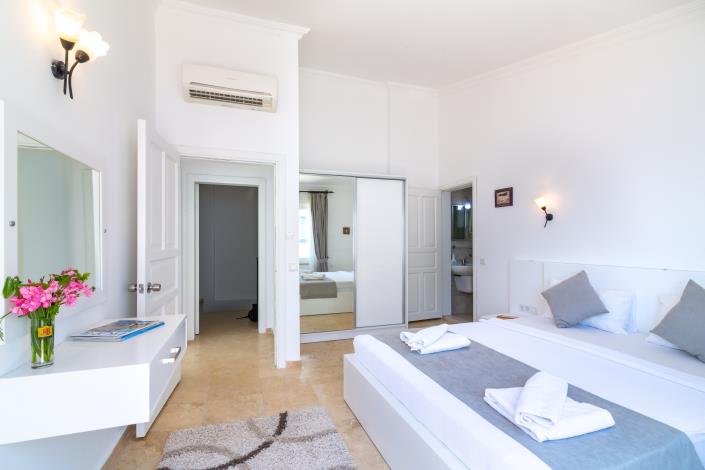 Image No.26-4 Bed Villa for sale