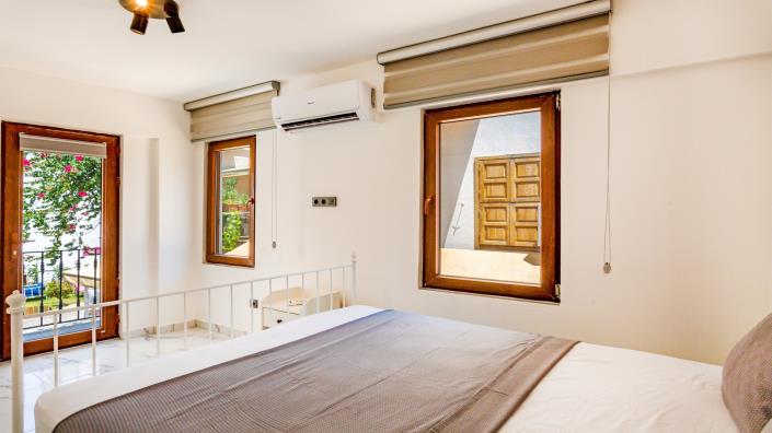 Image No.13-2 Bed Townhouse for sale