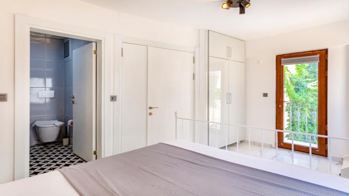 Image No.14-2 Bed Townhouse for sale